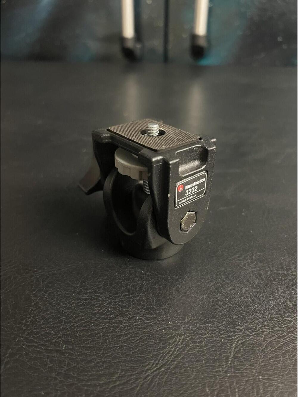 Manfrotto 3232 Swivel 5.6lb Load Capacity Tilt Head Tripod Monopod - Italy